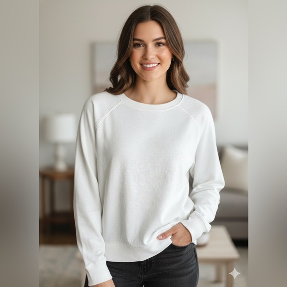 Athleta Tops - Athleta White Essence Raglan Long Sleeve Sweatshirt Base Layer Top Size Small